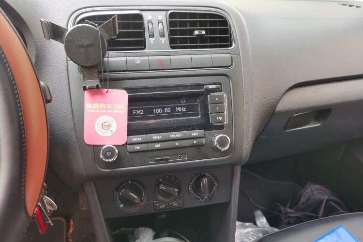 Used Volkswagen Polo 2013 1.4L Manual Fashion Edition Audio And AC Panel