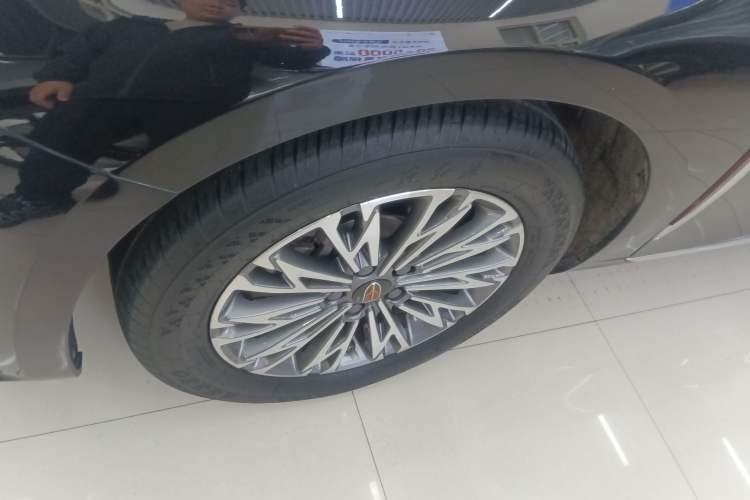 Used Hongqi H5 2023 1.5T DCT Smart Connect Flagship Edition Left Front Wheel Hub