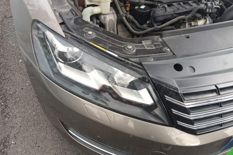 Used Volkswagen Passat 2014 1.8TSI DSG Ultimate Edition Right Front Headlight