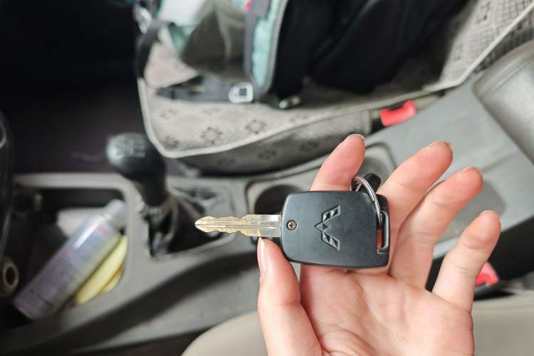 Used Wuling Rongguang V 2016 1.2L Standard Version
