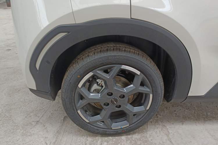 Used BYD Seagull 2025 Smart Drive Version 305 km Freedom Edition Right Rear Wheel Hub