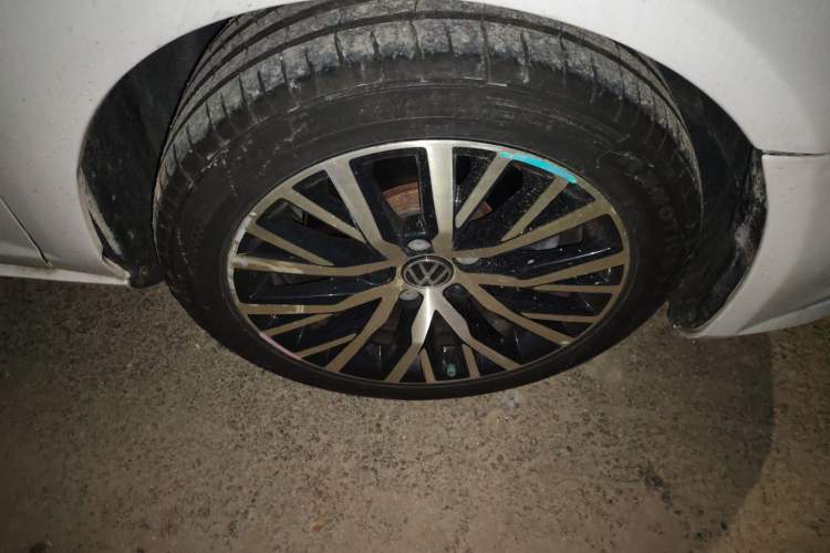 Used Volkswagen FAW-Volkswagen CC 2013 3.0 FSI V6 Right Front Wheel Hub