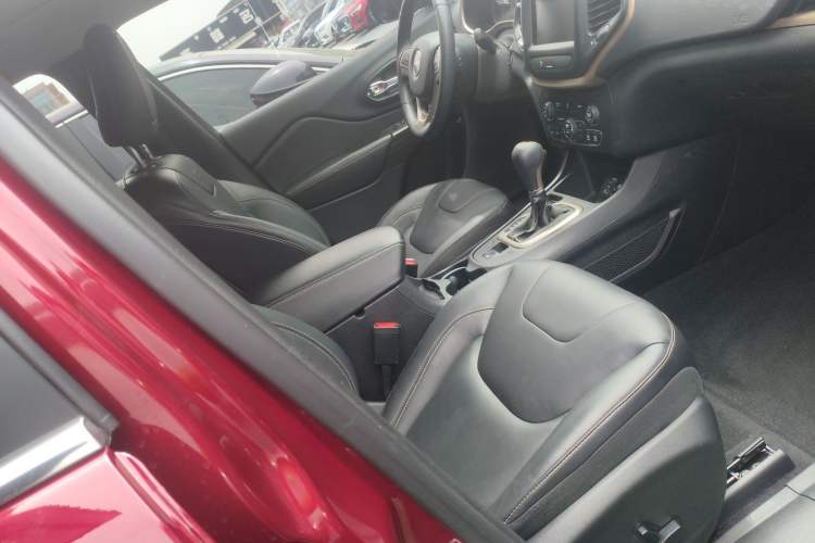 Used Jeep Cherokee 2016 2.0L Superior Edition