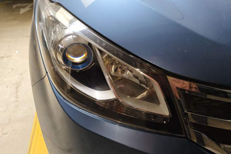 Used SAIC MAXUS G10 2016 2.0T Automatic Elite Edition Right Front Headlight