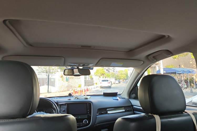 Used Mitsubishi Outlander 2019 2.0L Two-Wheel Drive Comfort Edition 5 Seats China V Standard Headliner