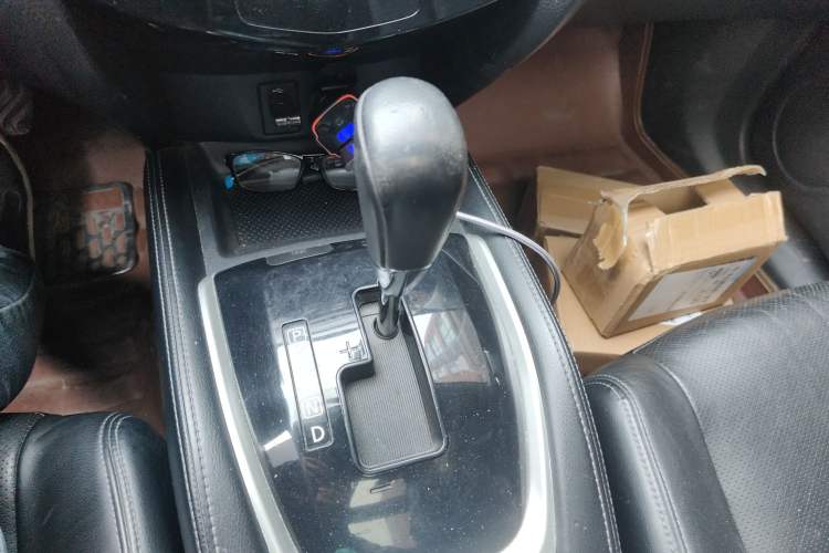 Used Nissan X-Trail 2014 2.0L CVT Comfort Edition 2WD Gear Lever