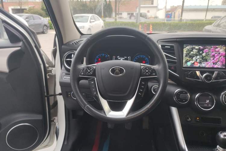 Used BYD Song 2016 GaiShi Edition 1.5TI Manual Elite Model Steering Wheel