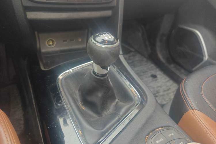 Used Soueast DX7 2017 1.5T Manual Luxury Model
