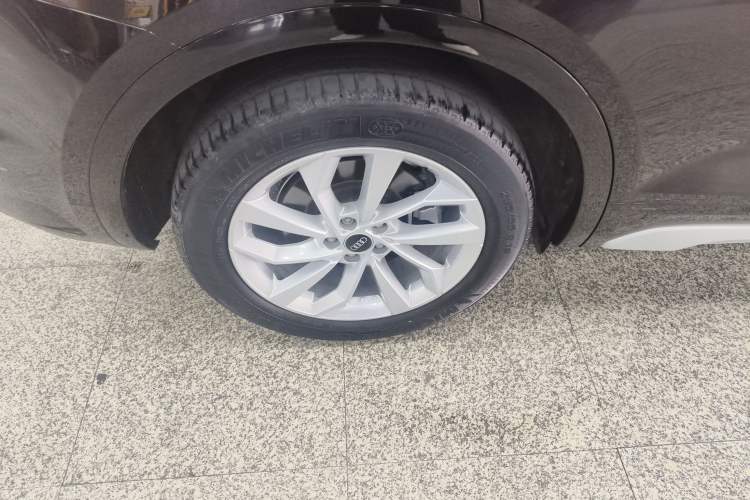 Used Audi Q5L 2022 40T Fashionable and Dynamic Model Right Rear Wheel Hub