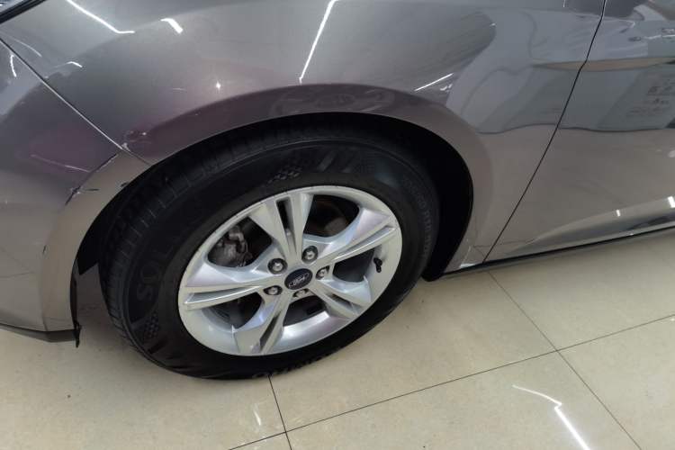 Used Ford Focus 2012 Sedan 1.6L Automatic Fashion Edition