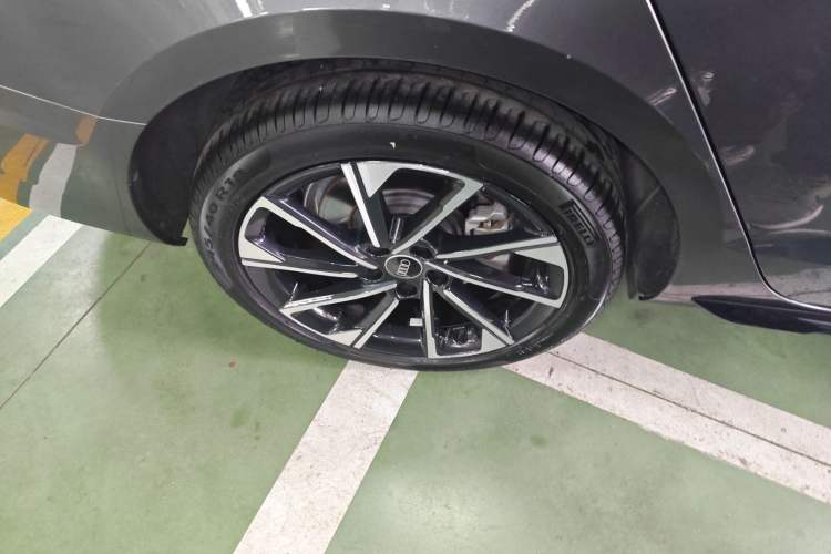 Used Audi A4L 2023 40 TFSI Luxury Dynamic Model Right Rear Wheel Hub