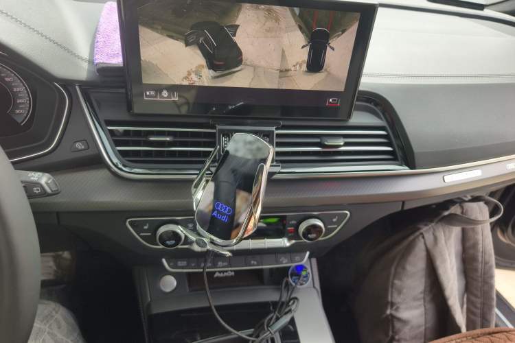 Used Audi Q5L 2023 40T Luxury Dynamic Model Audio And AC Panel