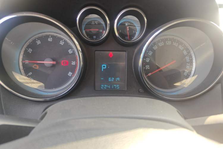 Used Buick GT 2013 XT 1.6L Automatic Fashion Edition Odometer Close Up