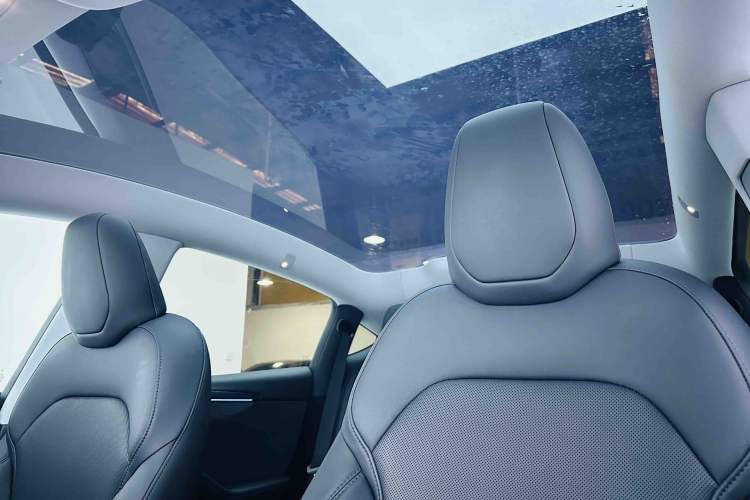 Used Tesla Model Y 2025 Long-Range All-Wheel-Drive Version