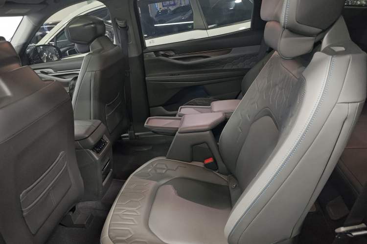 Used Ford Edge 2023 Ford Explorer L 2.0T EcoBoost Two-Wheel Drive 7-Seater Luxury Model