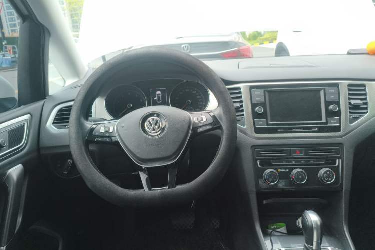 Used Volkswagen Golf Sportsvan 2019 280TSI Automatic Sentinel Model China VI Standard Steering Wheel