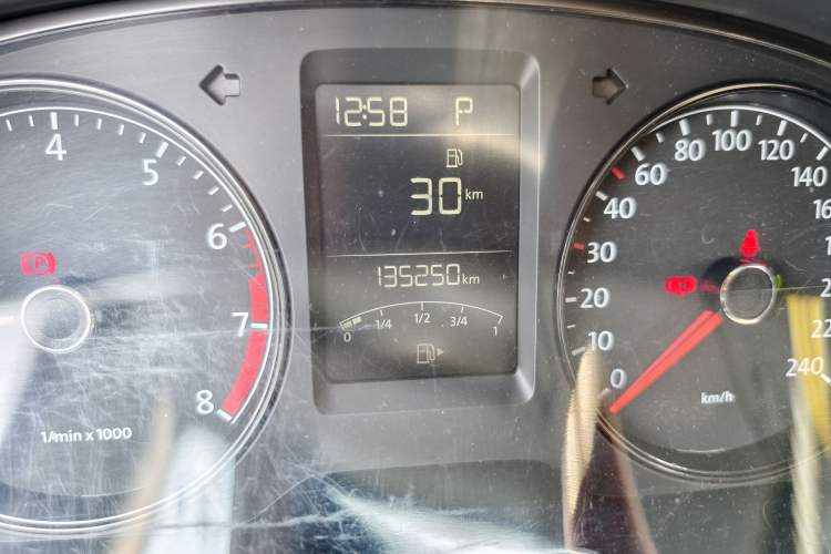 Used Volkswagen Lavida 2013 Revised Classic 1.6L Automatic Fashion Edition Odometer Close Up