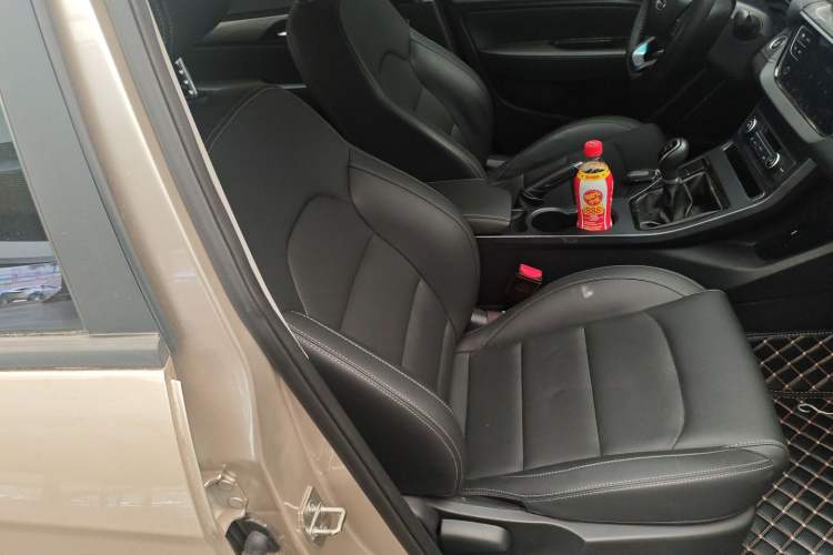 Used Geely Auto Emgrand 2019 Leading Edition 1.5L Manual Luxury Model China VI Standard Right Front Seat