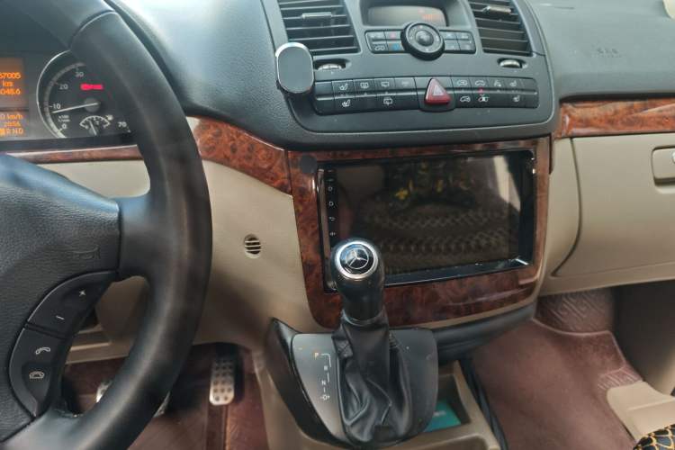 Used Mercedes-Benz Viano 2010 2.5L Luxury Edition Audio And AC Panel