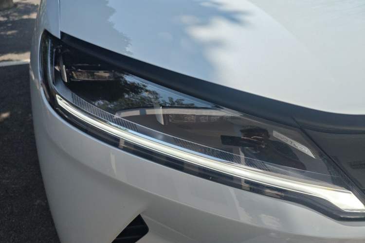 Used BYD Yuan UP 2025 Intelligent Driving Version 401 KM Dynamic Edition Right Front Headlight