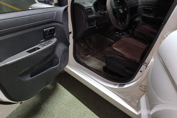 Used Dongfeng Fengon 330 2018 1.5L Manual Practical II DK15 Driver Seat