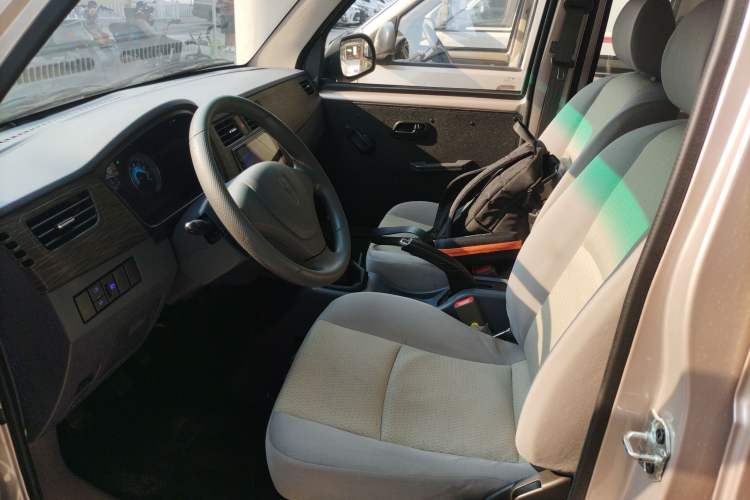 Used Jinbei Hiace X30 2023 1.5L Super-Comfortable Passenger Van 5/6/7-Seater Non-Air-Conditioned Version Model SWC15M Left Front Seat