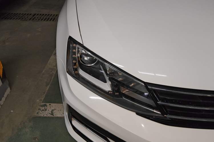 Used Volkswagen Sagitar 2018 280TSI DSG Ignite Edition Right Front Headlight