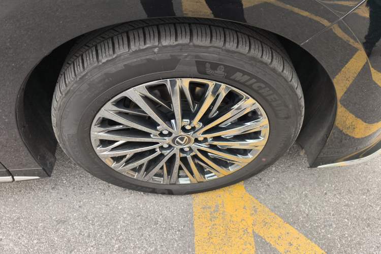 Used Lexus LM 2023 500h Six-Seater Prestige Edition
