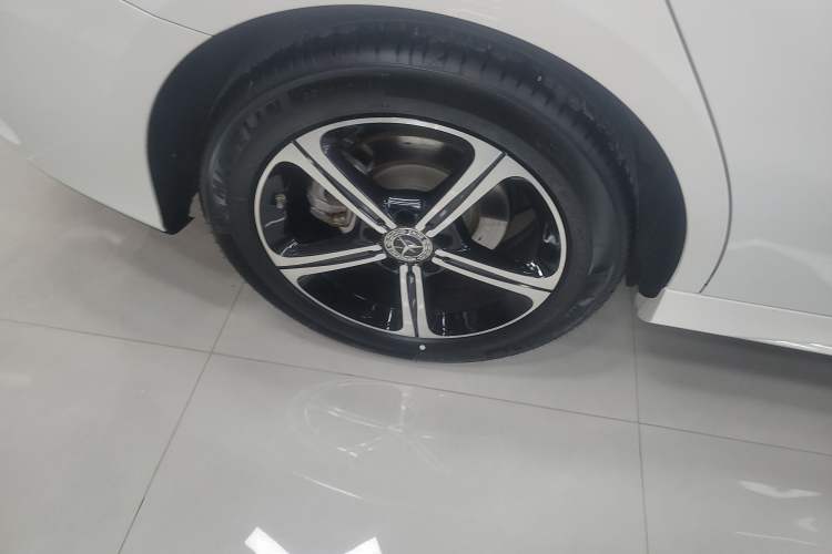 Used Mercedes-Benz A-Class 2022 Revised Version A 200 L Sport Sedan Fashionable Style Right Rear Wheel Hub