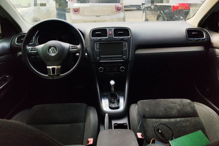 Used Volkswagen Golf 2011 1.4 TSI Comfort Travel Edition Center Console