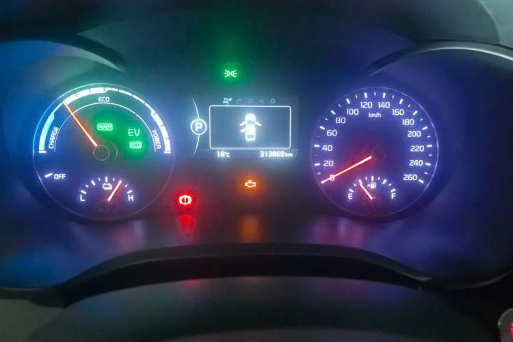 Used Kia K5 2016 2.0L Hybrid GLS Odometer Close Up