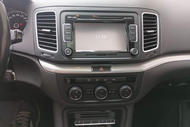 Used Volkswagen Sharan 2014 2.0 TSI Standard Model Audio And AC Panel