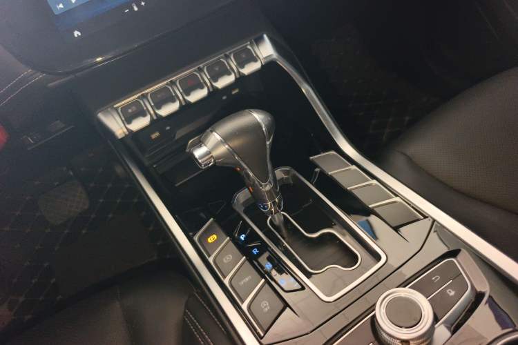 Used Ford Territory 2019 EcoBoost 145 CVT Platinum Edition China VI compliant Gear Lever