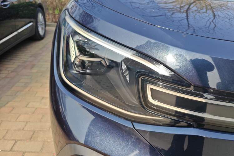 Used Volkswagen ID.6 CROZZ 2021 Long-Range PRO Edition Right Front Headlight