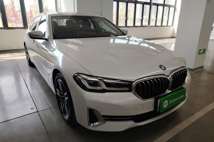 Used BMW 5 Series New Energy 2022 535Le Luxury Package Front Right 45 Deg