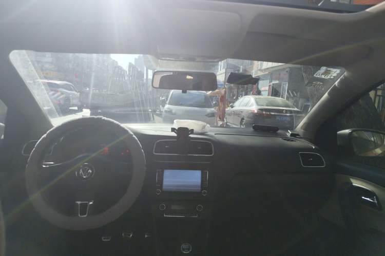 Used Volkswagen Polo 2012 1.6L Cross Polo MT Center Console