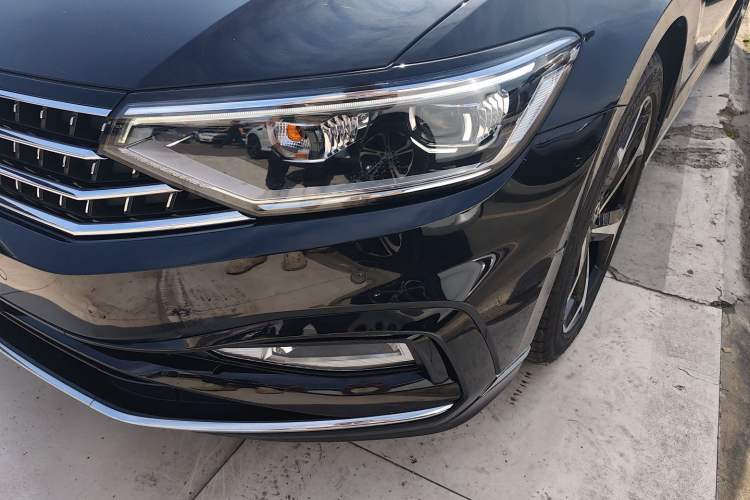 Used Volkswagen Magotan 2023 2 Million Units Commemorative Edition 330TSI DSG Luxury Version Left Front Headlight