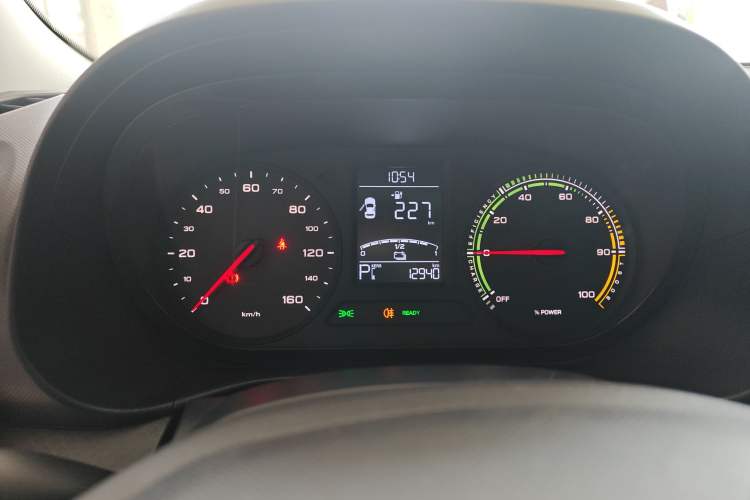 Used Roewe Clever 2021 302 km New Four-Seater Super-Efficient Version Instrument Cluster