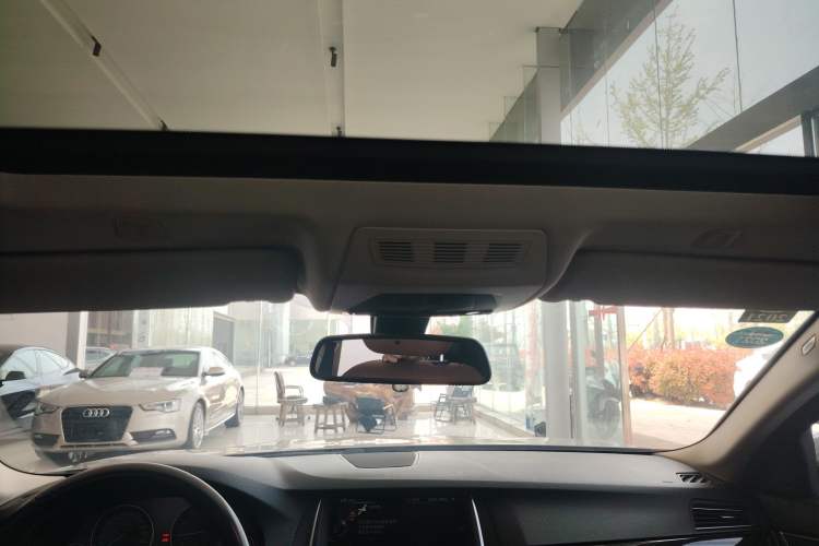 Used BMW 5 Series 2014 528Li Leading Model
