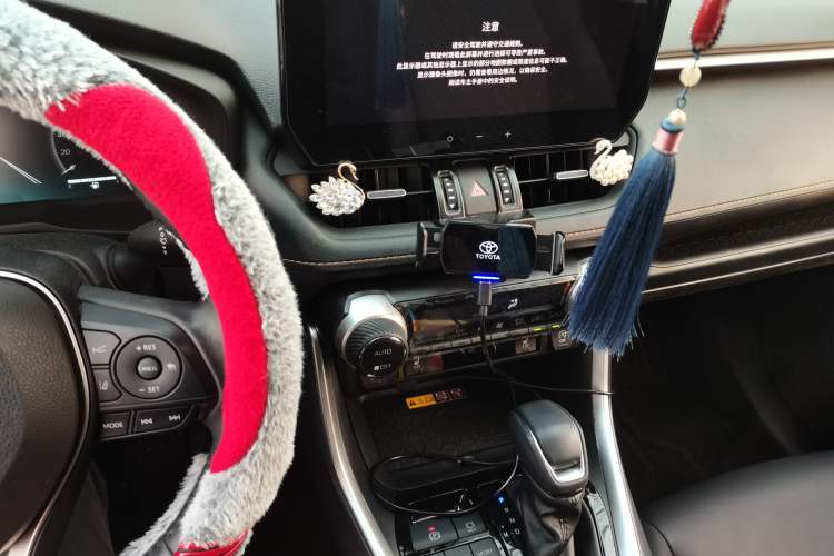 Used Toyota RAV4 2024 2.0L CVT Two-Wheel Drive Fashion Plus Edition Audio And AC Panel