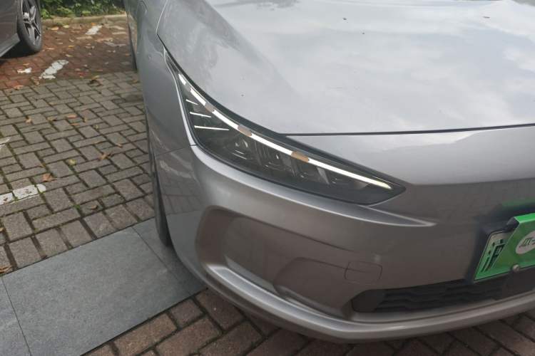 Used Geometry A 2022 Pro 430KM Commuter Edition Right Front Headlight