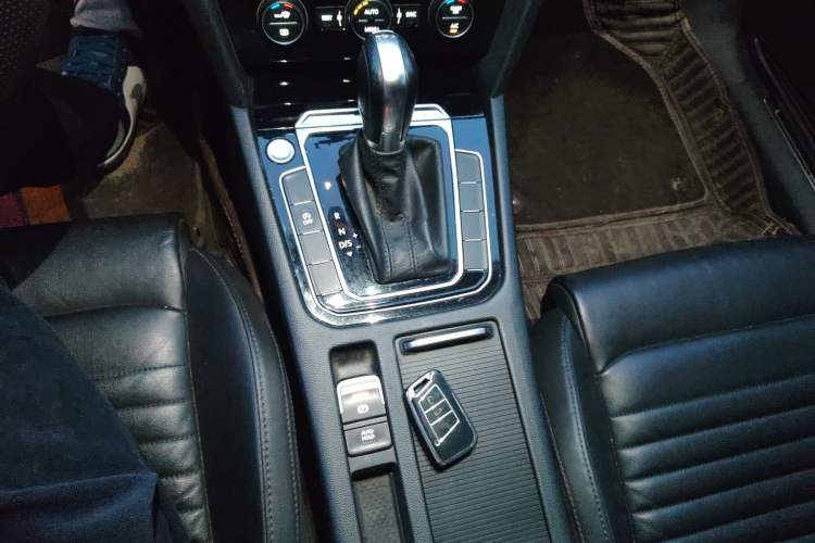 Used Volkswagen Magotan 2019 330TSI DSG Luxury Version China VI Standard Gear Lever