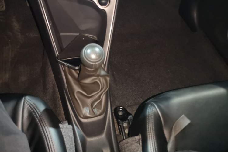 Used Toyota YARiS L Zhi Xuan 2014 1.5G Manual Xuan Dong Edition Gear Lever