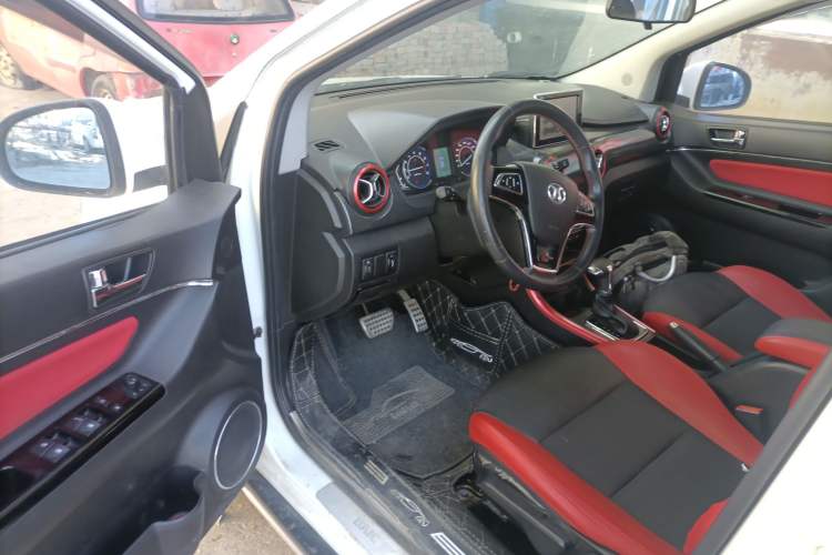 Used BAIC Senova X25 2015 1.5L Automatic Elite Model Driver Seat