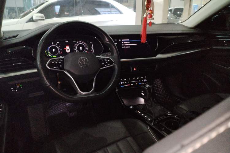 Used Volkswagen Passat New Energy 2023 430 PHEV Hybrid Elite Edition Center Console