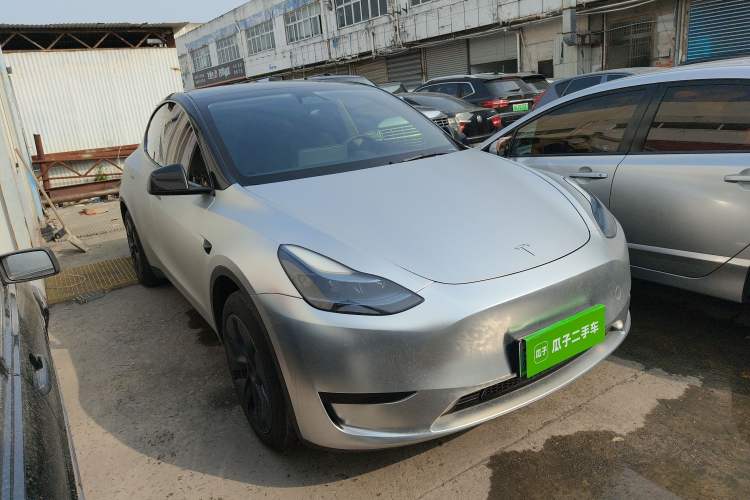 Used Tesla Model Y 2024 Rear-Wheel-Drive Version Front Right 45 Deg