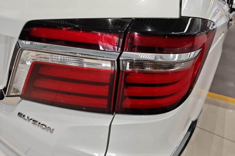 Used Honda Elysion 2016 2.4L Luxury Edition Right Rear Taillight