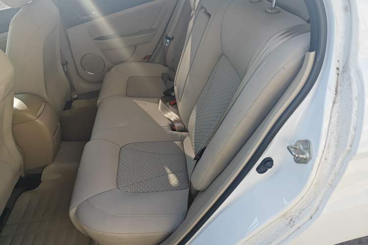 Used Bestune B50 2013 1.6L automatic luxury version Interior 4