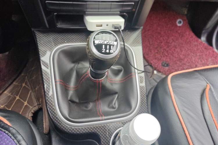 Used Haval H5 Classic 2015 2.0T Diesel Manual Two-Wheel Drive Entry-Level Version
