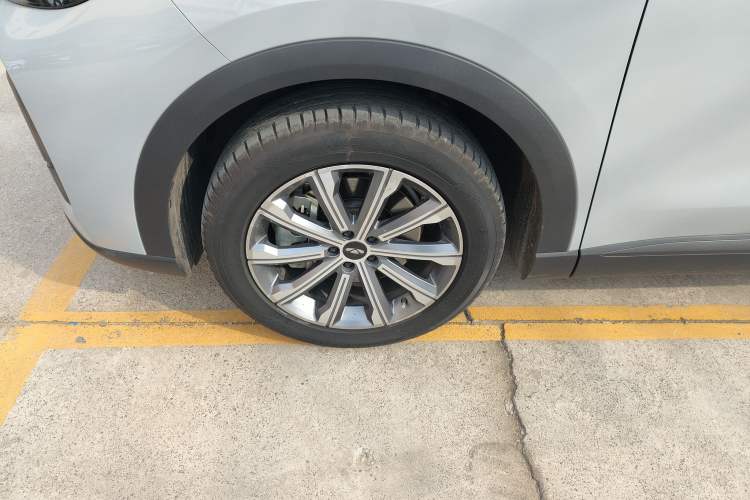 Used Chery Fengyun T9 2024 120 Long-Range Comfort Version 5-Seater with Ternary Lithium Battery Left Front Wheel Hub